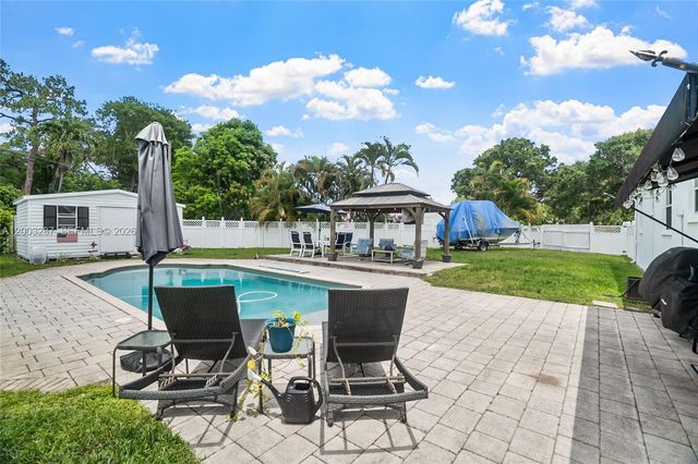 899 E Country Club Circle, Plantation, FL 33317