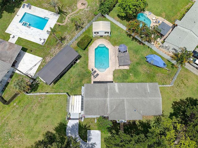 899 E Country Club Circle, Plantation, FL 33317