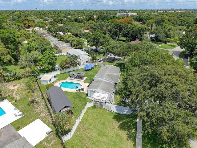 899 E Country Club Circle, Plantation, FL 33317