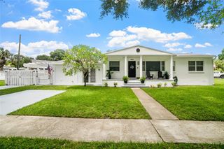 899 E Country Club Circle, Plantation, FL 33317