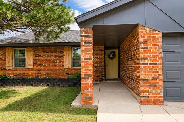 112 Chickasaw Lane, Yukon, OK 73099