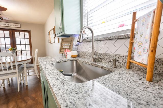 112 Chickasaw Lane, Yukon, OK 73099