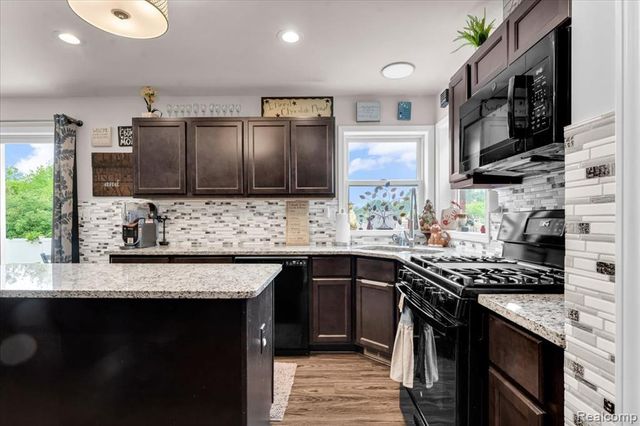 23990 Pennington Lane, Brownstown, MI 48134