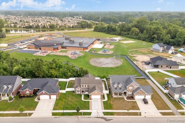 23990 Pennington Lane, Brownstown, MI 48134