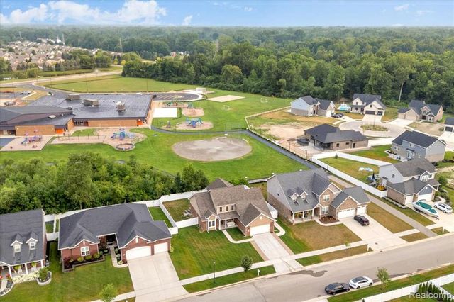 23990 Pennington Lane, Brownstown, MI 48134