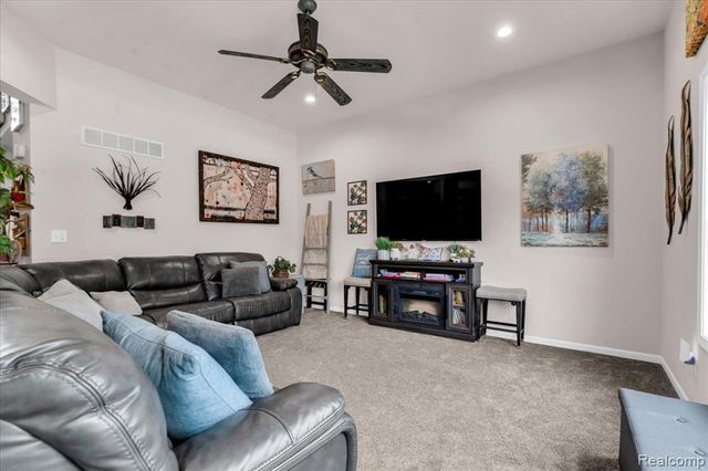 23990 Pennington Lane, Brownstown, MI 48134