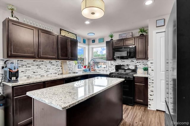 23990 Pennington Lane, Brownstown, MI 48134