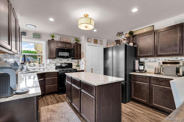 23990 Pennington Lane, Brownstown, MI 48134