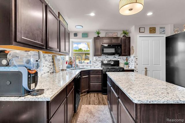 23990 Pennington Lane, Brownstown, MI 48134