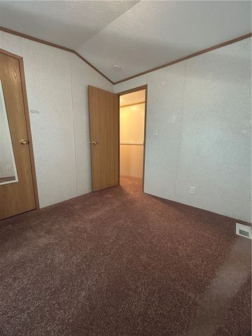 28 Hilltop Dr, Union Twp, PA 15332