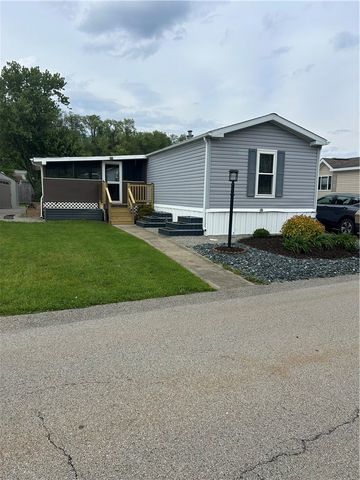 28 Hilltop Dr, Union Twp, PA 15332