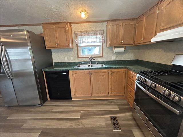 28 Hilltop Dr, Union Twp, PA 15332
