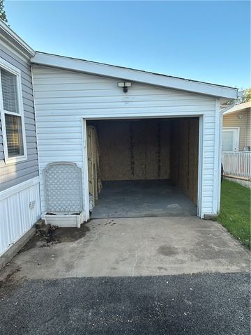 28 Hilltop Dr, Union Twp, PA 15332