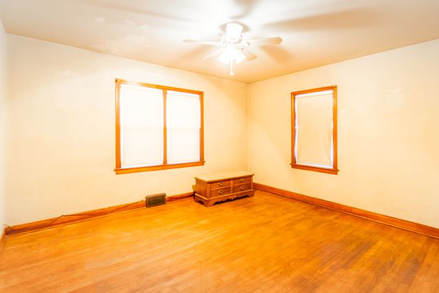 7635 W 65th Place, Bedford Park, IL 60501