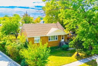 7635 W 65th Place, Bedford Park, IL 60501