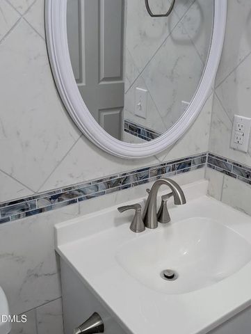 1005 Shades Place, Raleigh, NC 27601