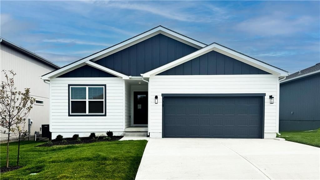 778 Creekmoor Drive, Raymore, MO 64083