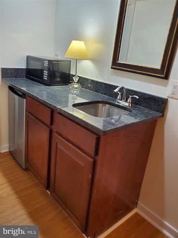 10406 DUNN MEADOW RD, Vienna, VA 22182