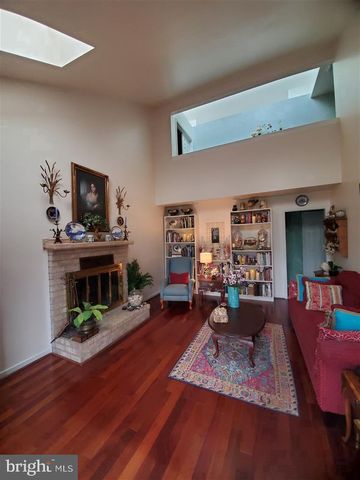 10406 DUNN MEADOW RD, Vienna, VA 22182
