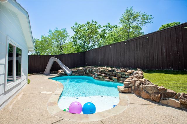 641 Furlong Drive, Dallas, TX 75211