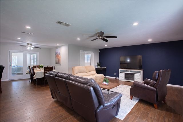 641 Furlong Drive, Dallas, TX 75211