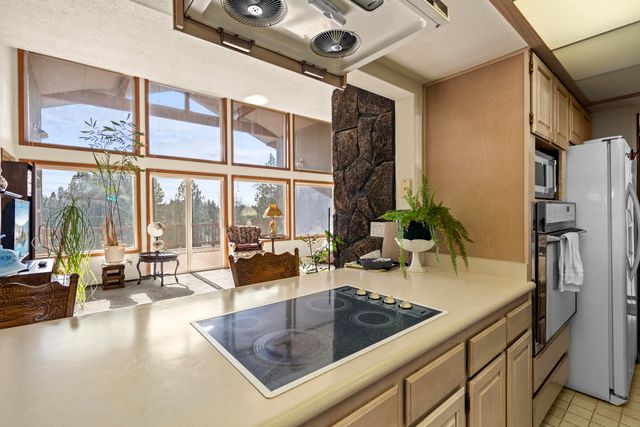 7431 Rogue River Drive, Shady Cove, OR 97539