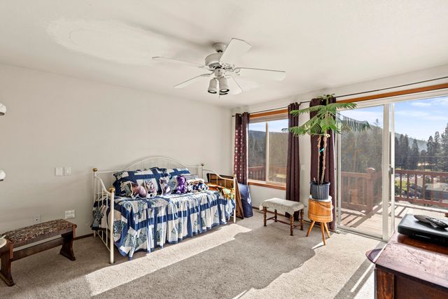 7431 Rogue River Drive, Shady Cove, OR 97539