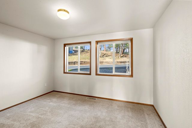 7431 Rogue River Drive, Shady Cove, OR 97539