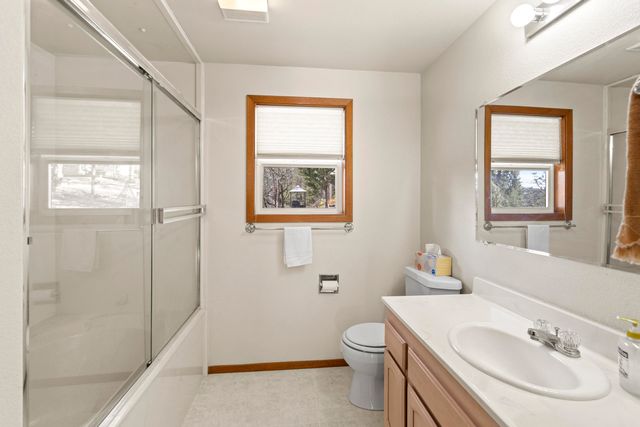 7431 Rogue River Drive, Shady Cove, OR 97539
