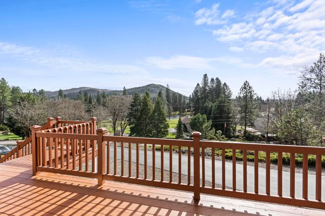 7431 Rogue River Drive, Shady Cove, OR 97539