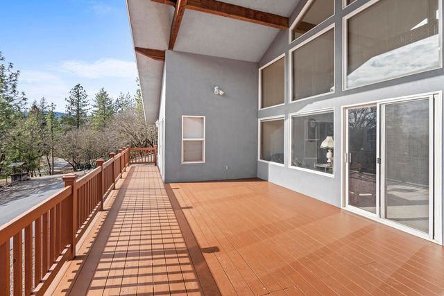 7431 Rogue River Drive, Shady Cove, OR 97539