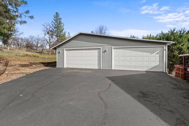7431 Rogue River Drive, Shady Cove, OR 97539
