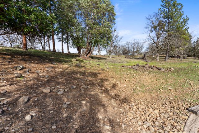 7431 Rogue River Drive, Shady Cove, OR 97539