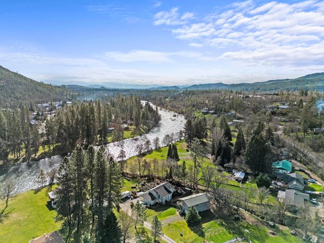 7431 Rogue River Drive, Shady Cove, OR 97539
