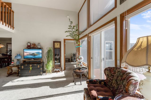7431 Rogue River Drive, Shady Cove, OR 97539