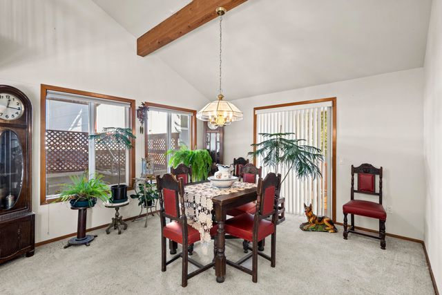 7431 Rogue River Drive, Shady Cove, OR 97539