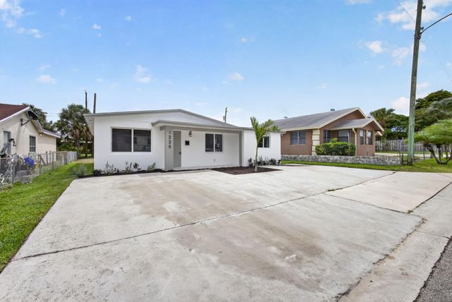 1225 W 32 Street, Riviera Beach, FL 33404