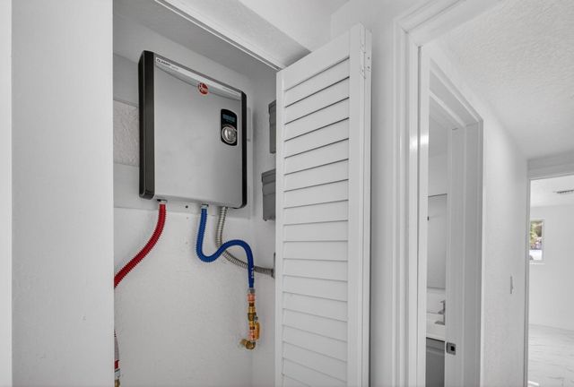 1225 W 32 Street, Riviera Beach, FL 33404