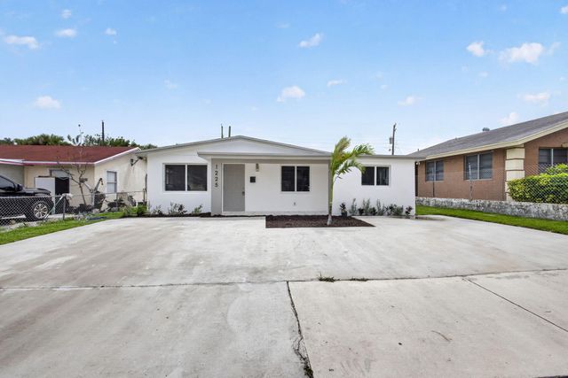 1225 W 32 Street, Riviera Beach, FL 33404