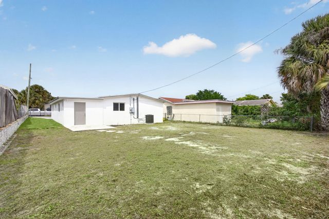 1225 W 32 Street, Riviera Beach, FL 33404