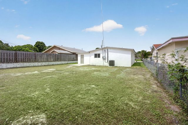 1225 W 32 Street, Riviera Beach, FL 33404