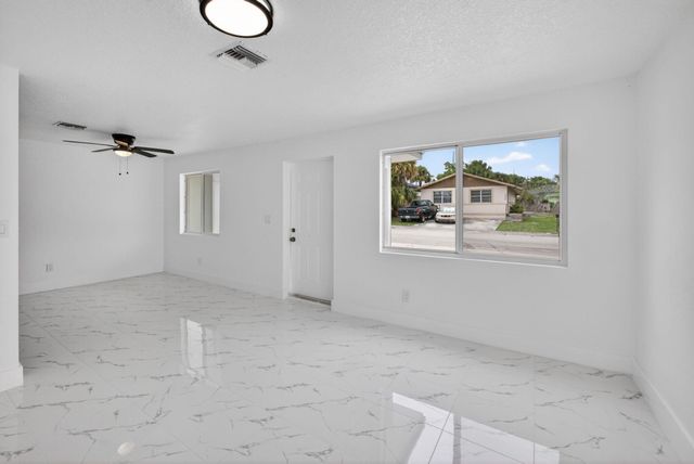 1225 W 32 Street, Riviera Beach, FL 33404