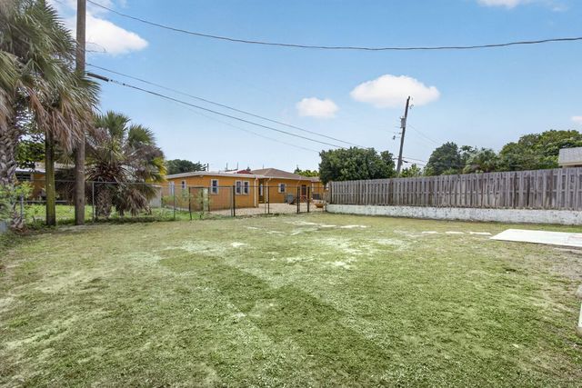 1225 W 32 Street, Riviera Beach, FL 33404