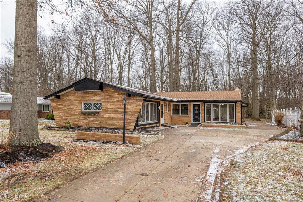 26454 Strawberry Lane, Westlake, OH 44145