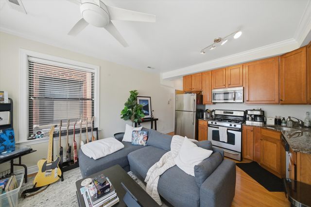 548 W Deming Place 1, Chicago, IL 60614