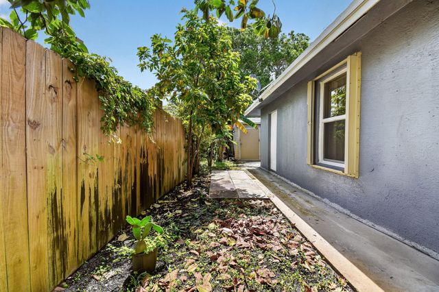 1615 Shirley Court, Lantana, FL 33462