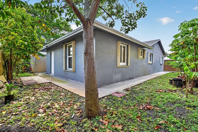 1615 Shirley Court, Lantana, FL 33462