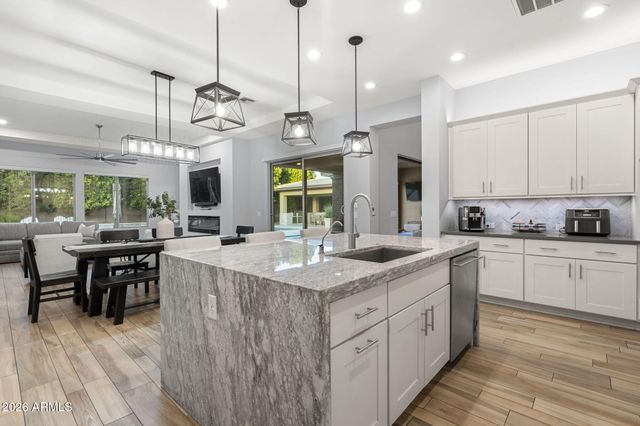 2052 E CRESCENT Way, Gilbert, AZ 85298