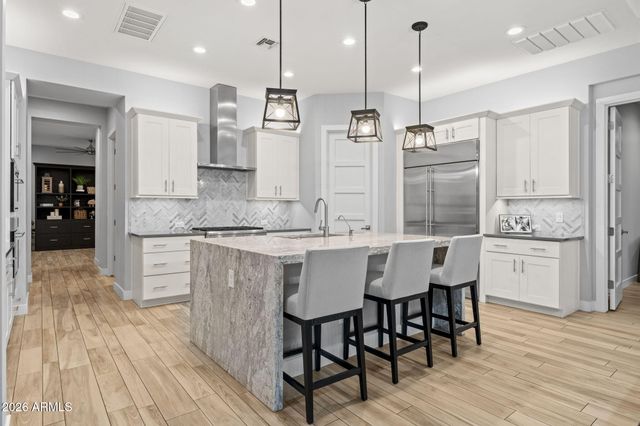 2052 E CRESCENT Way, Gilbert, AZ 85298