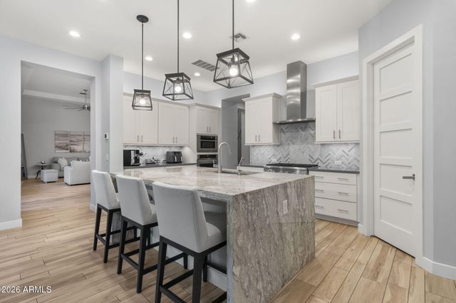 2052 E CRESCENT Way, Gilbert, AZ 85298